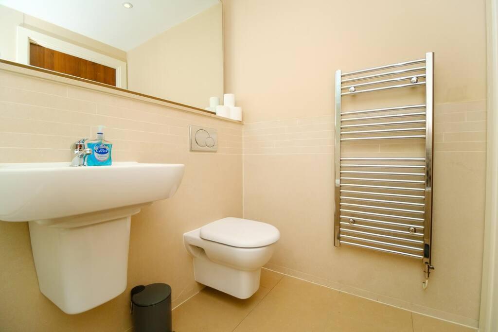 Apartment Modern 2 Bed Flat In East