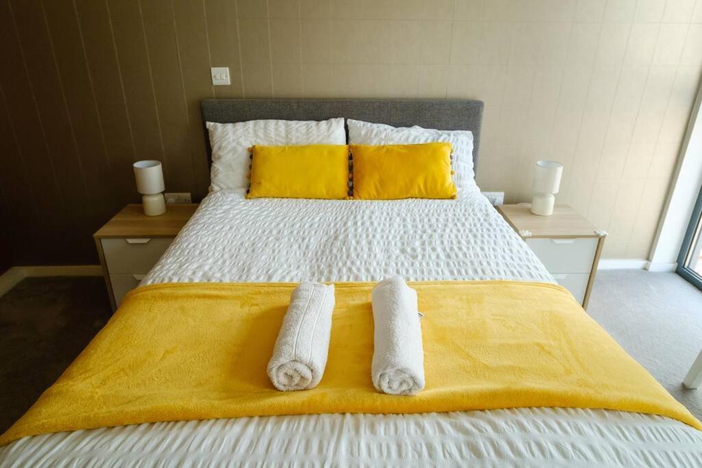 Modern 2 Bed Flat In East Apartment London
