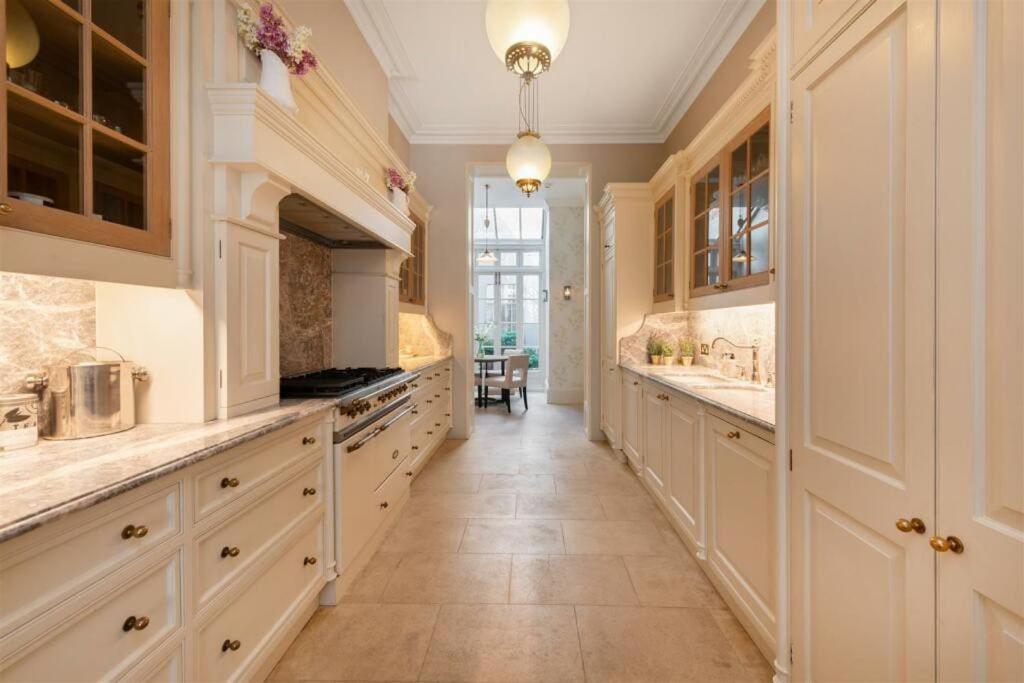 Apartment Elegantly Designed Belgravia Townhouse *