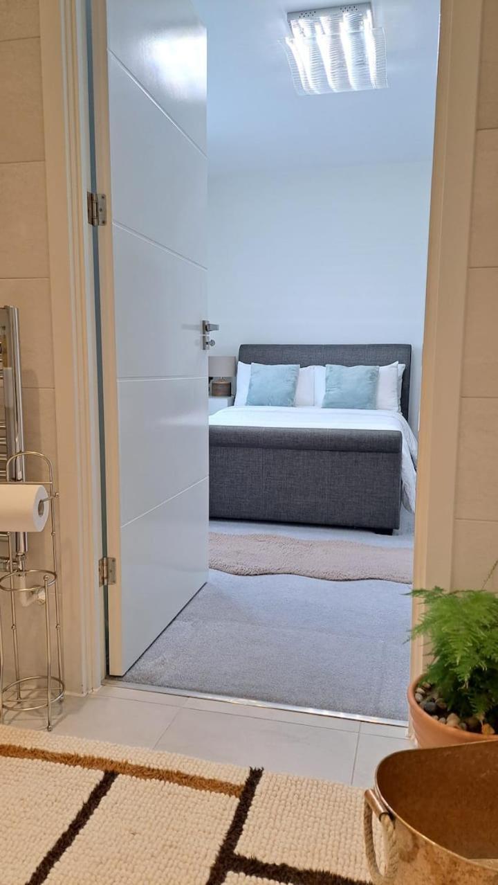Quarto em Acomodações Particulares Cozy Double With Large En Near Canary Wharf With Amazing Views In A Shared *