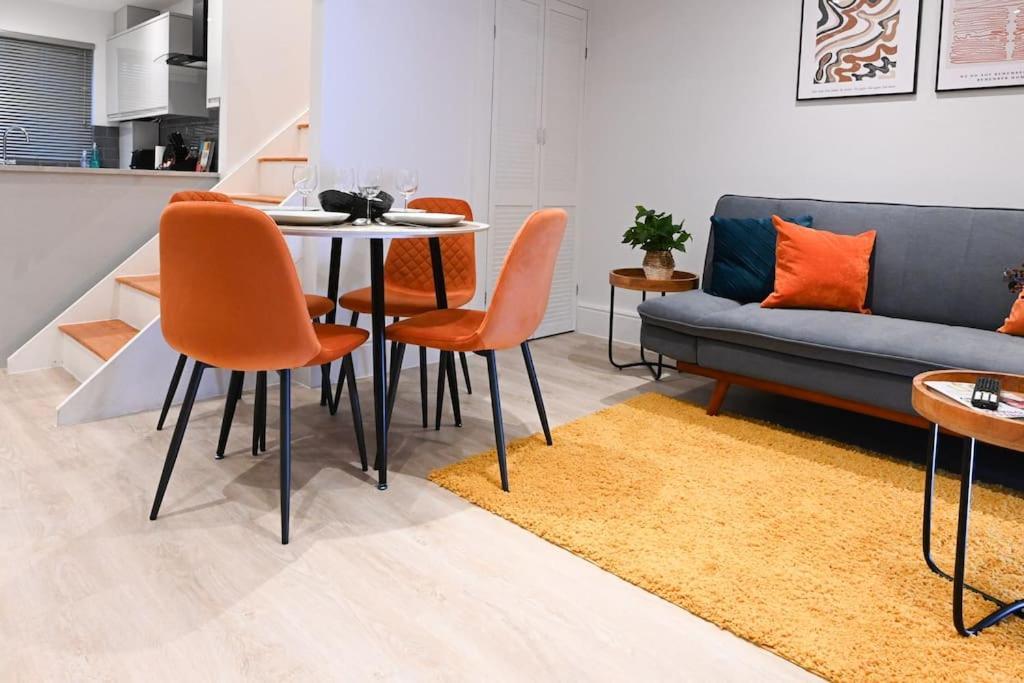 Apartment Modern 2 Bed Split Level Maisonette With Parking London