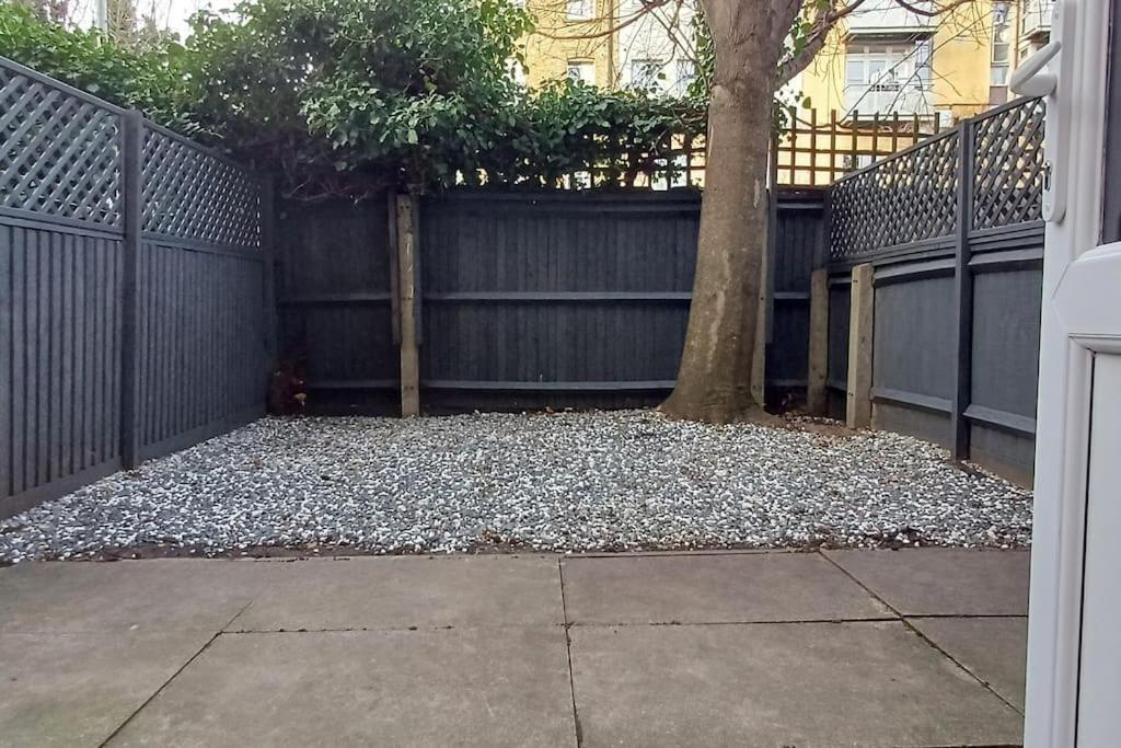 Apartment Modern 2 Bed Split Level Maisonette With Parking *