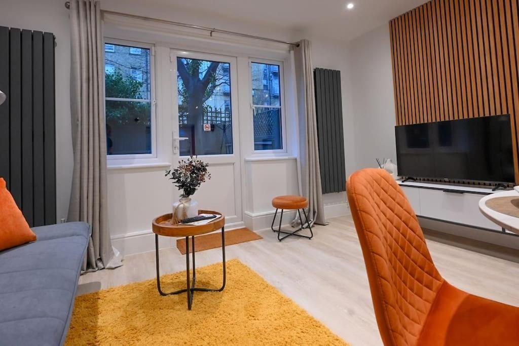 Apartment Modern 2 Bed Split Level Maisonette With Parking *