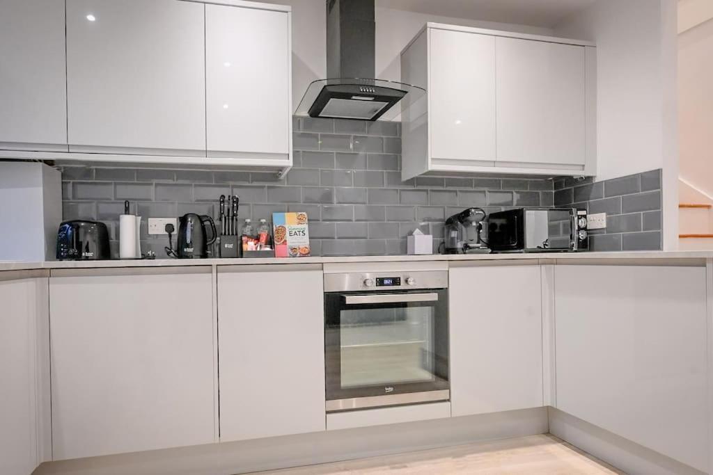 Apartment Modern 2 Bed Split Level Maisonette With Parking London