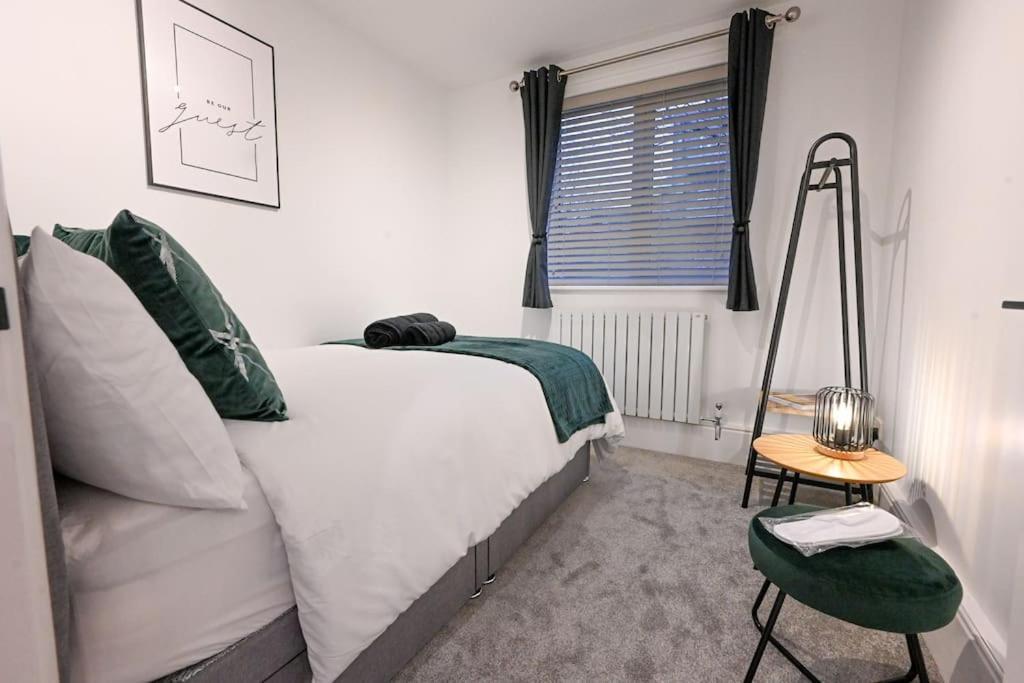 Apartment Modern 2 Bed Split Level Maisonette With Parking London