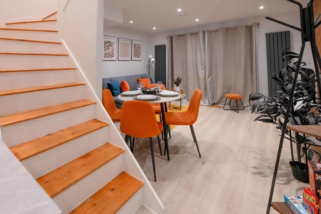 Modern 2 Bed Split Level Maisonette With Parking London