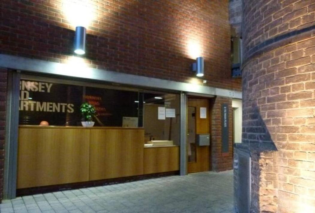 Bright & Spacious Double Bedroom With Ensuite And Concierge! Paid Parking Available Appartement *