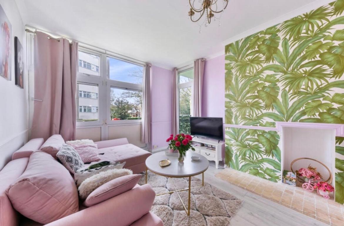 Stylish Pink Oasis In Wimbledon * Londres