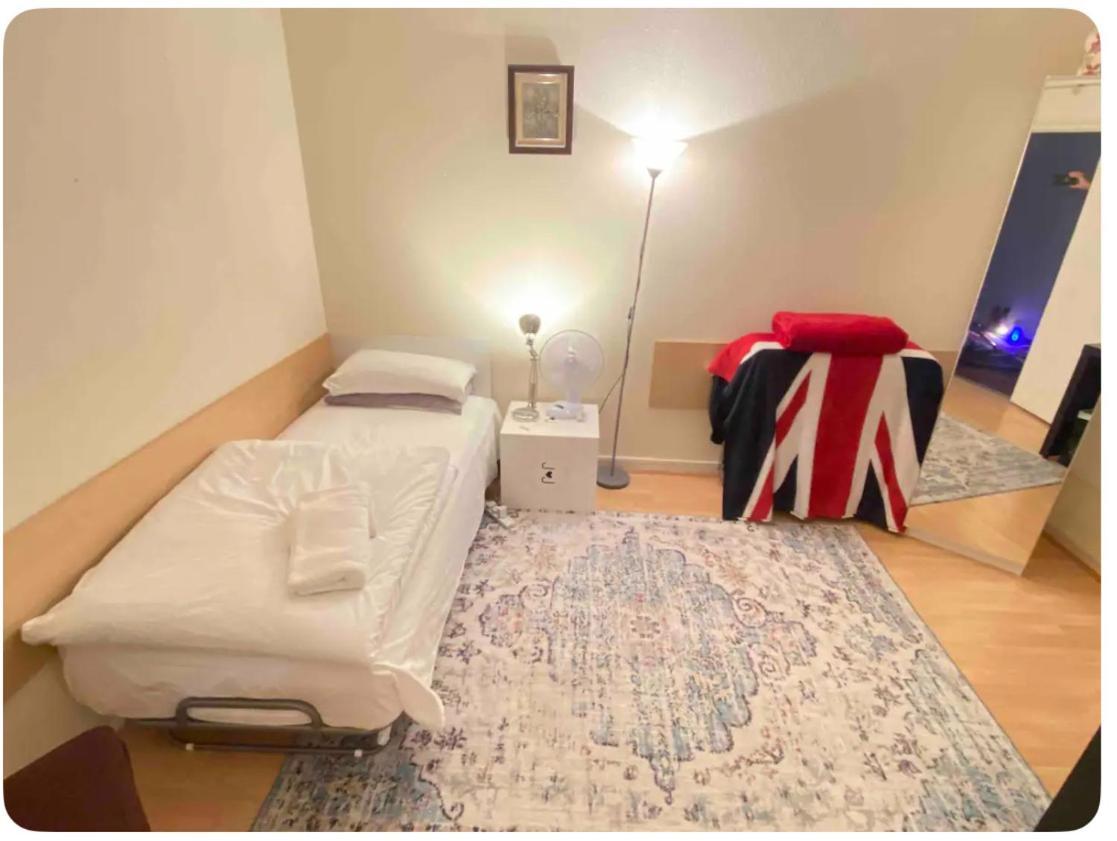 Single - Kings Cross, Female Only,, * Londres
