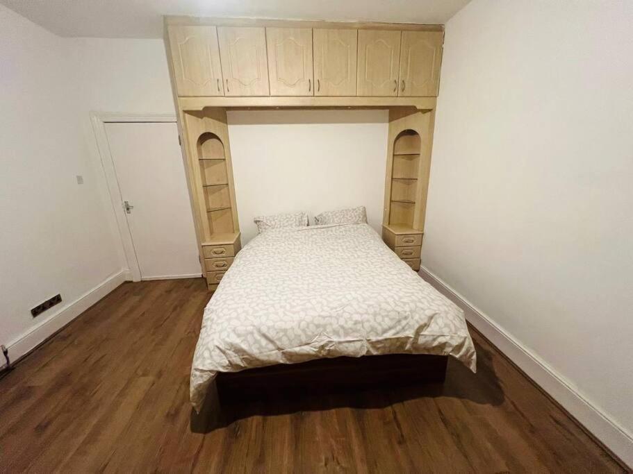 Apartment Room In Wembley *
