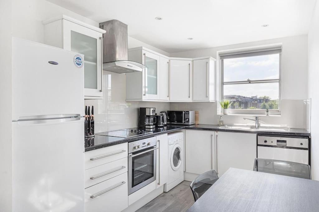 Superb Penthouse With 2 Bathrooms And Roof Terrace Appartement *