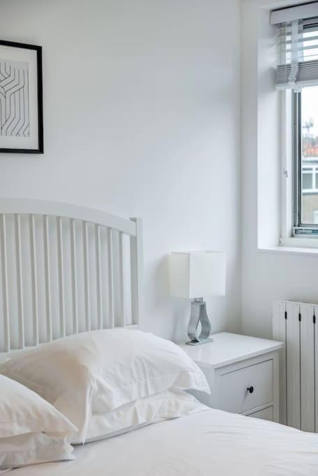 Superb Penthouse With 2 Bathrooms And Roof Terrace * Londres
