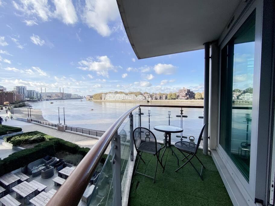 Luxury Riverside Retreat With Stunning Views Apartamento *