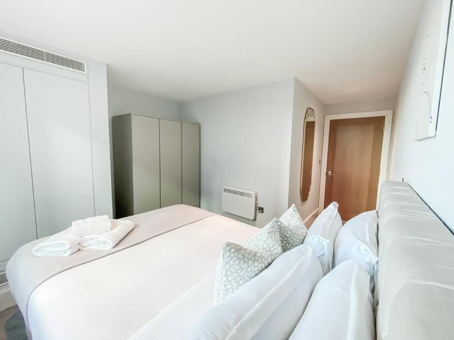 Luxury Riverside Retreat With Stunning Views * Londres
