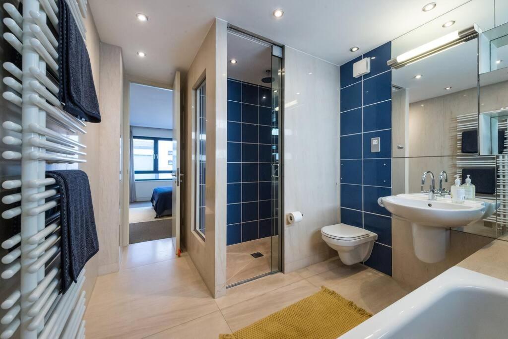 Spectacular Mews House In Holland Park Londres
