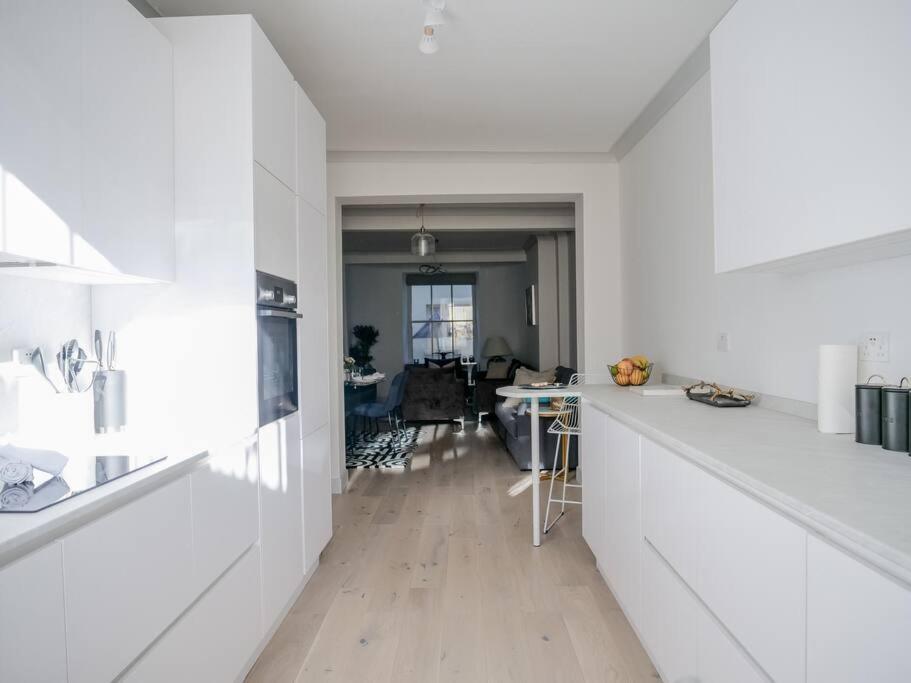 Super Spacious 3 Bedroom And 3 Bathroom Appartement *
