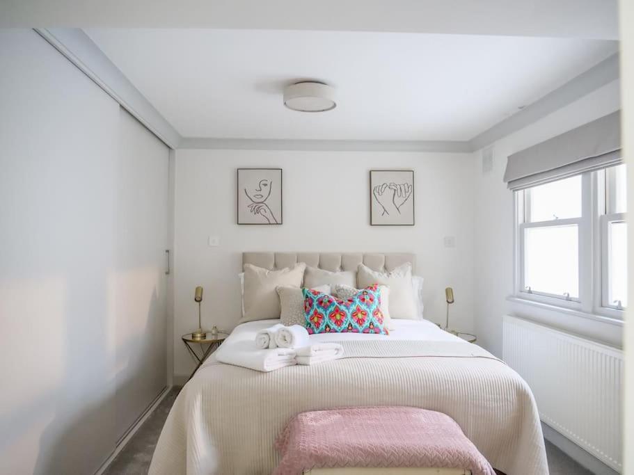Super Spacious 3 Bedroom And 3 Bathroom Londres