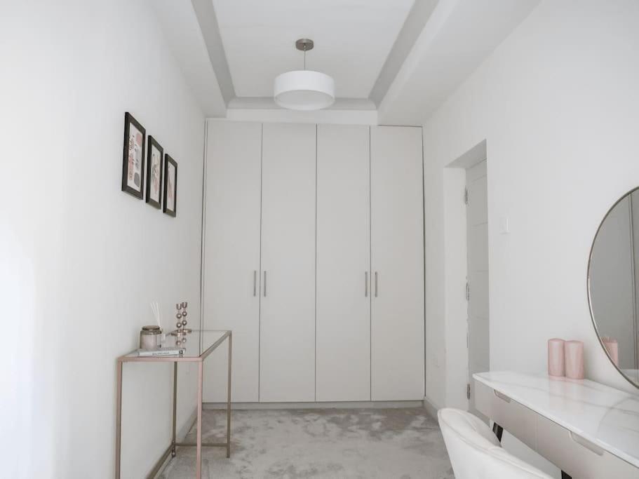 Super Spacious 3 Bedroom And 3 Bathroom Londres
