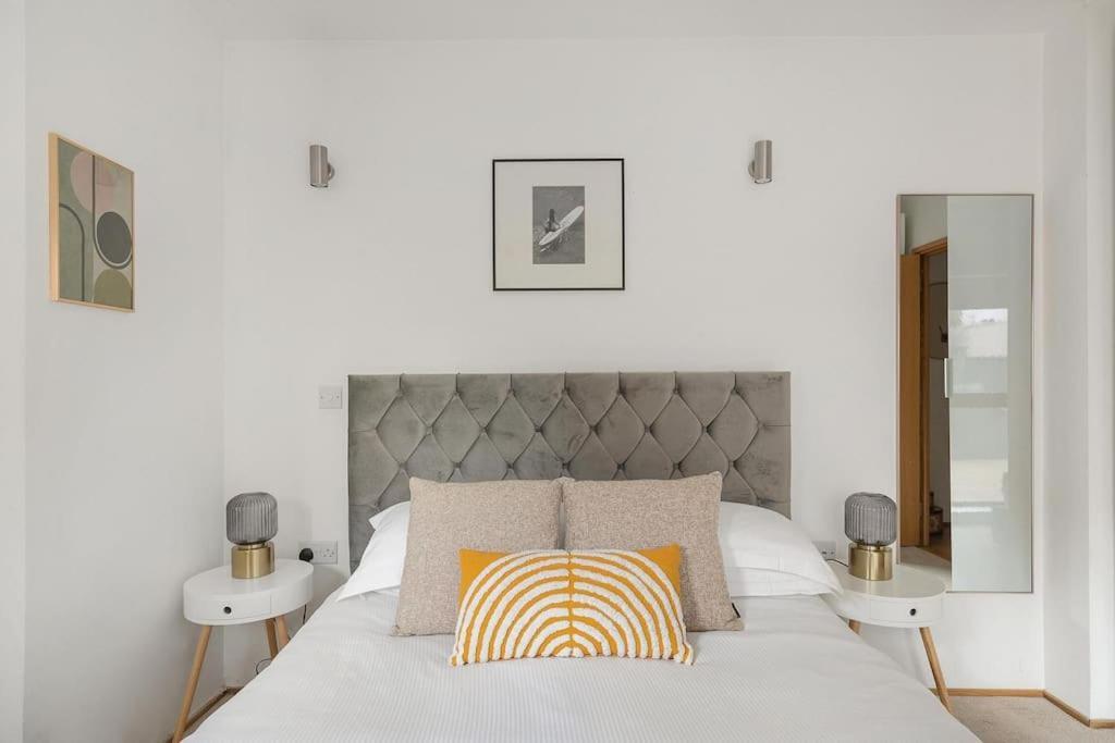 Appartement A Modern Two Bedroom Flat With Private Parking