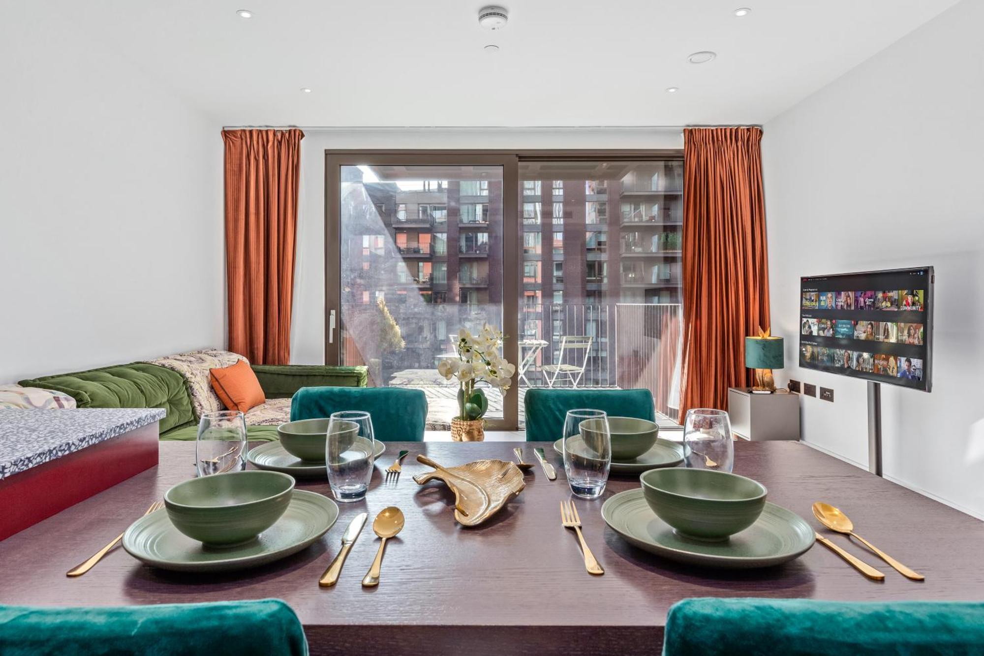 Central Stay-fabulous Ultra-central Luxury Designer Two Bedroom-pool-gym-full Ac *