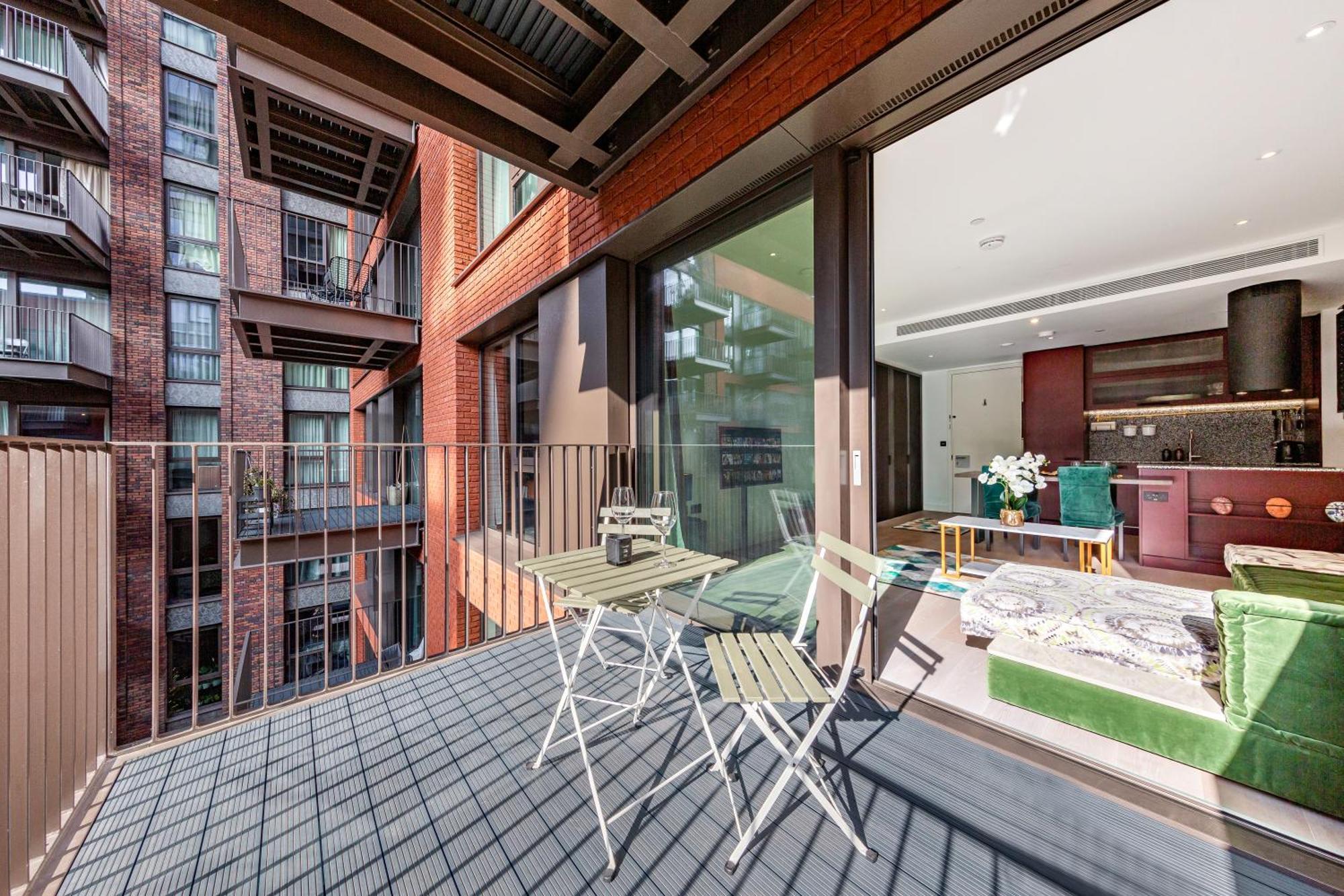 Central Stay-fabulous Ultra-central Luxury Designer Two Bedroom-pool-gym-full Ac Londen