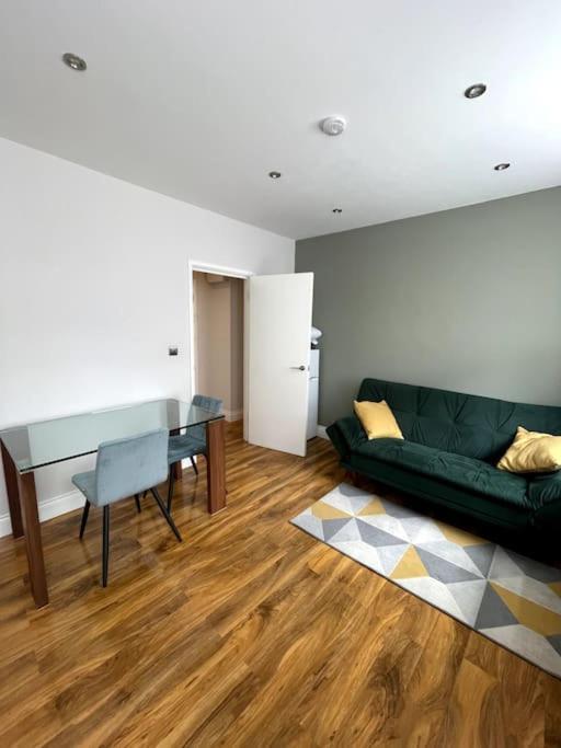 Appartement Stunning Luxury One Bedroom Serviced - *