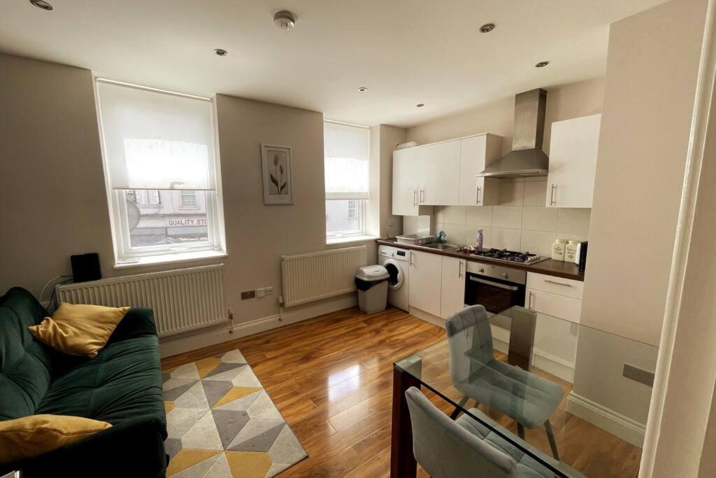 Stunning Luxury One Bedroom Serviced - *