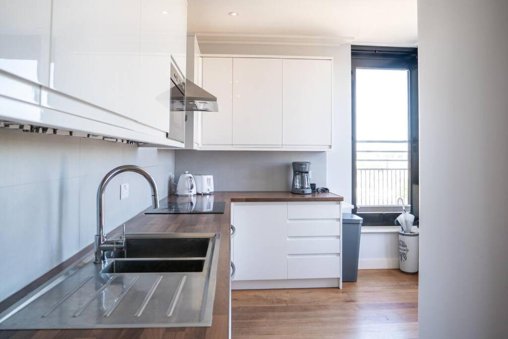 Stunning Views Modern Decor Flat In Kensington *