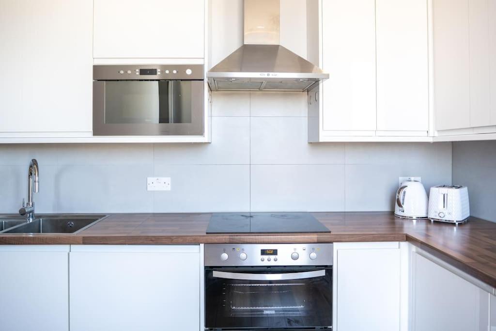 Stunning Views Modern Decor Flat In Kensington Apartamento *