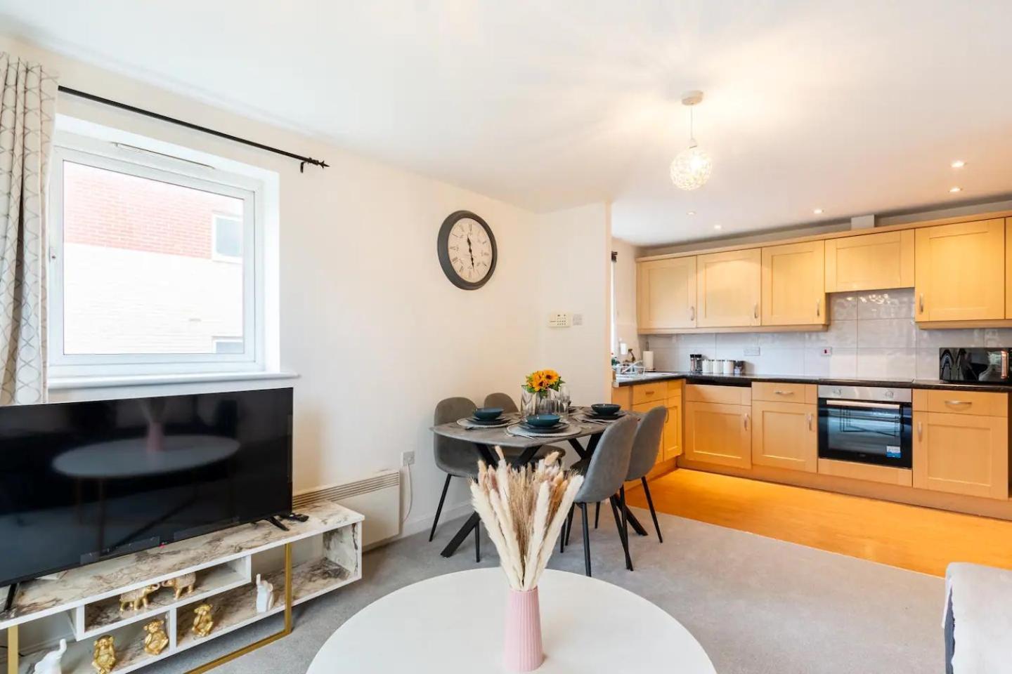 Live The Wembley Buzz! Stylish Flat Near Station & Amenities Apartment