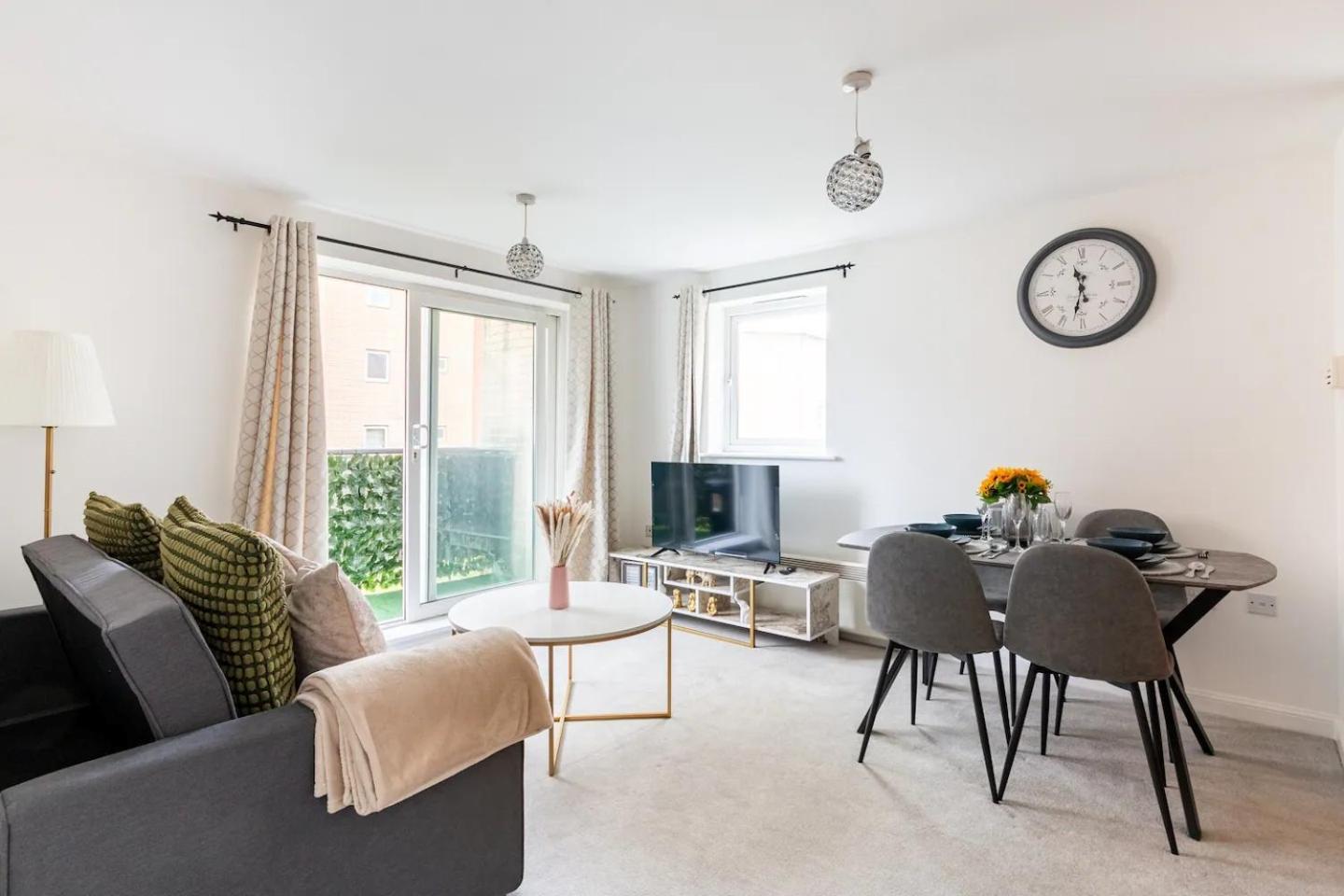 Live The Wembley Buzz! Stylish Flat Near Station & Amenities Apartment *