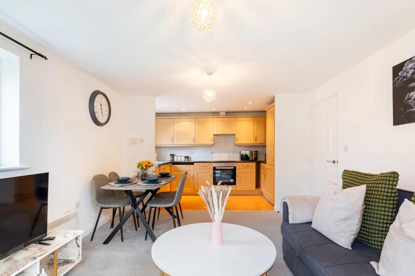 Live The Wembley Buzz! Stylish Flat Near Station & Amenities Apartment