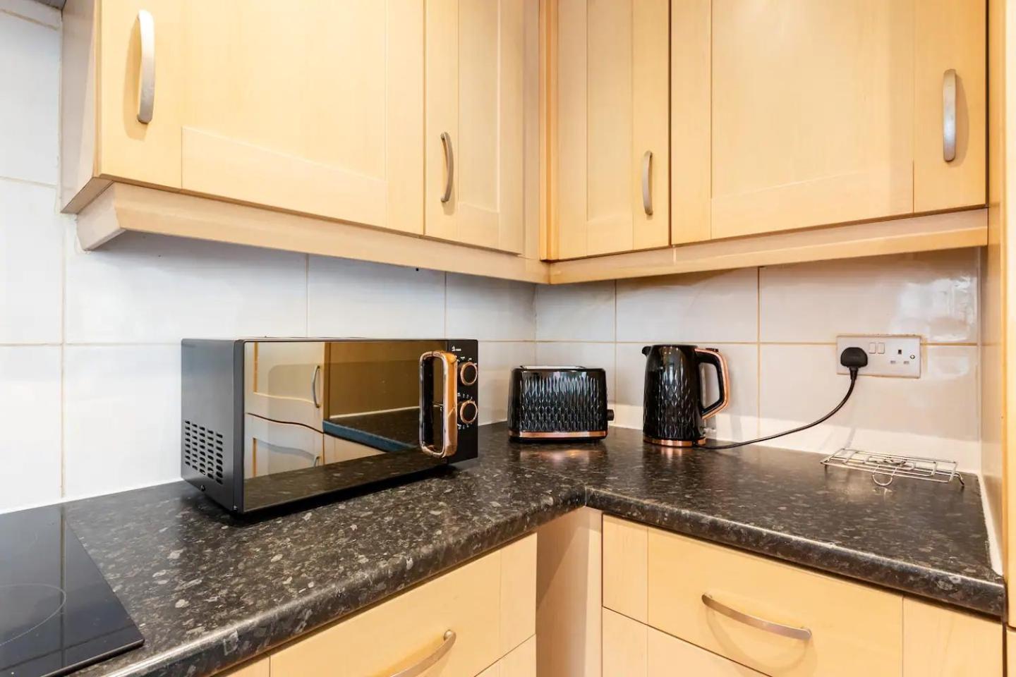 Live The Wembley Buzz! Stylish Flat Near Station & Amenities *