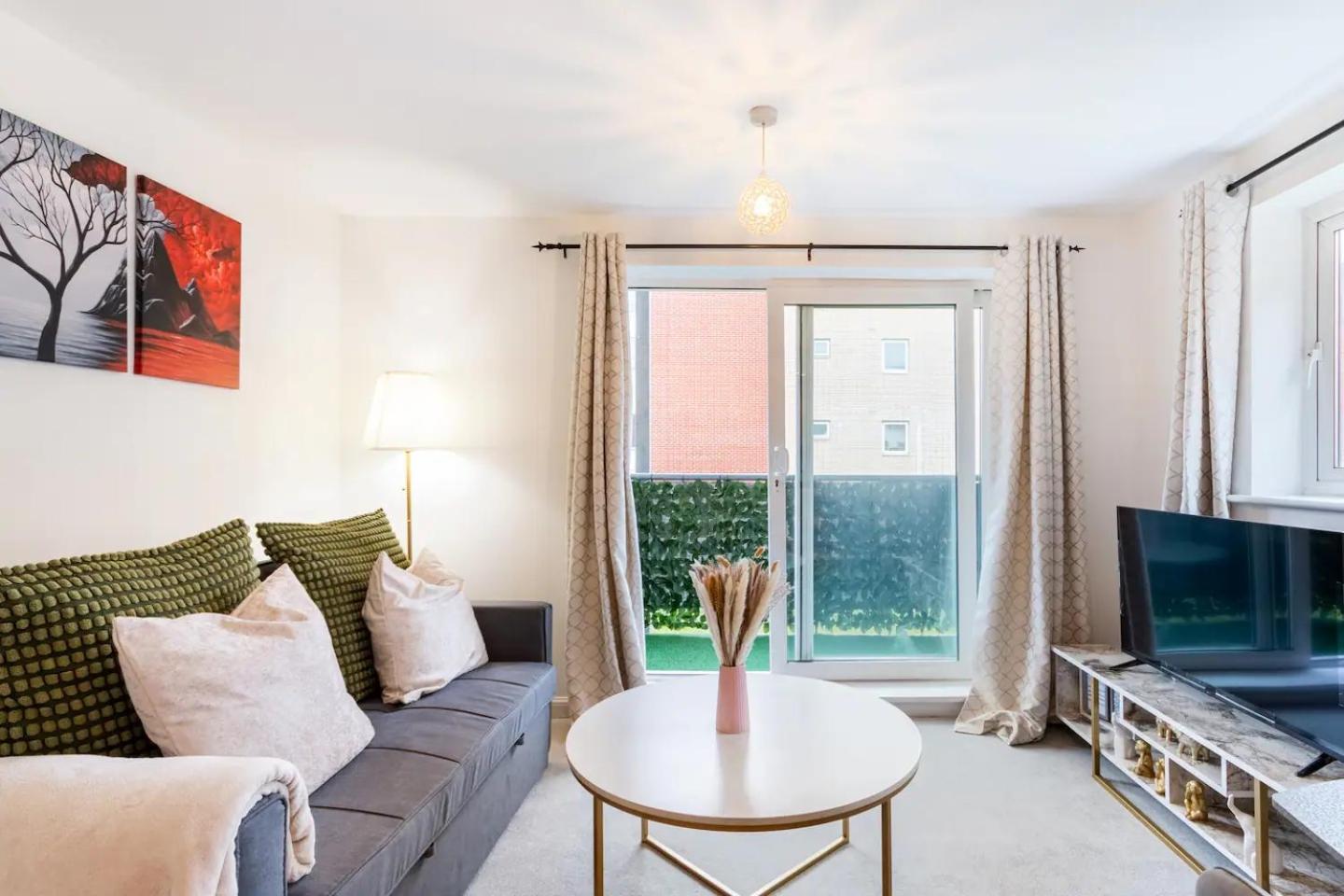 Live The Wembley Buzz! Stylish Flat Near Station & Amenities Apartment *
