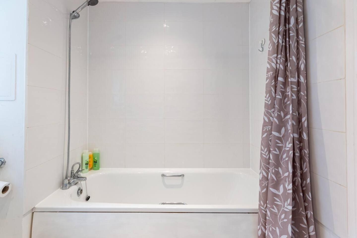 Live The Wembley Buzz! Stylish Flat Near Station & Amenities Apartment