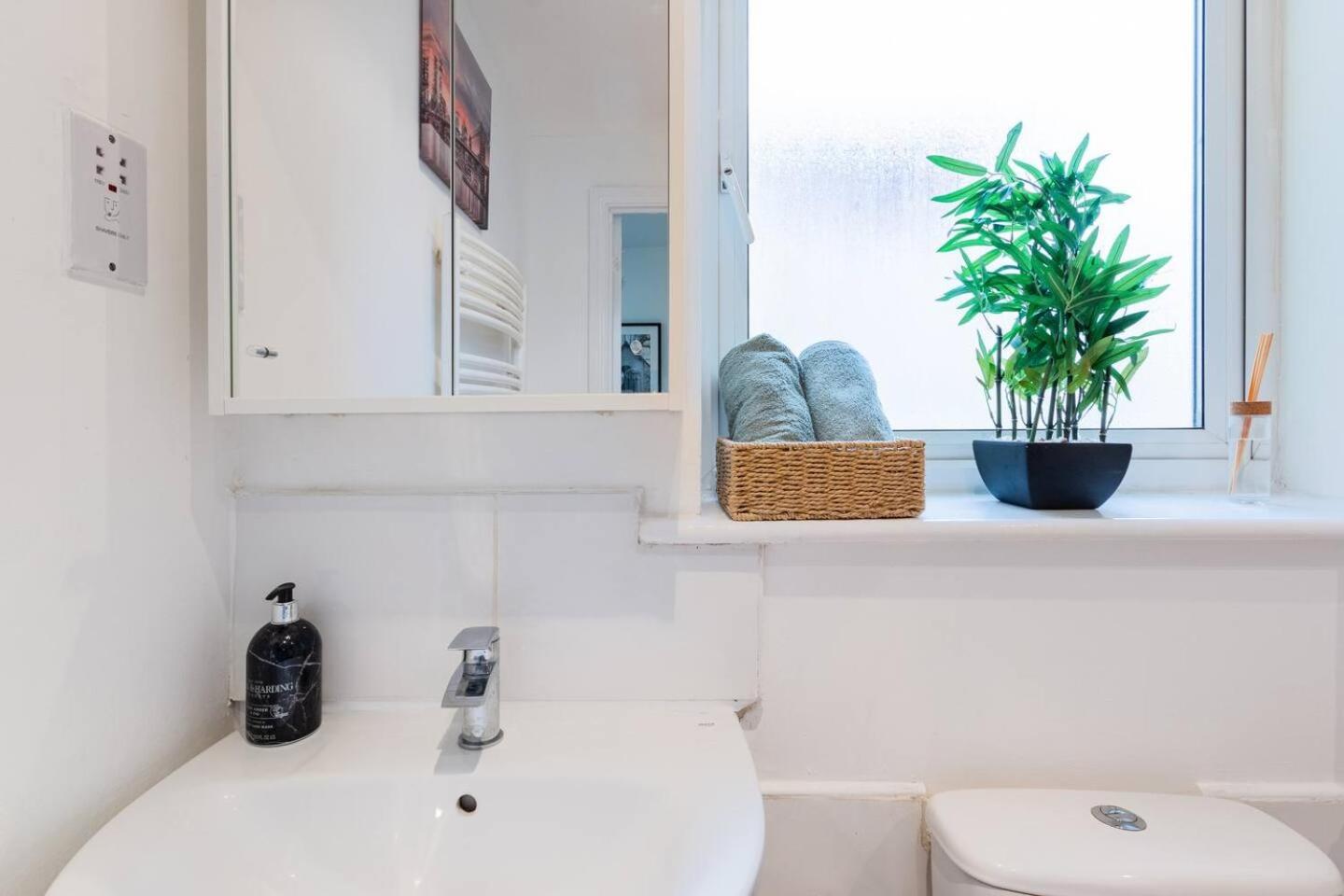 Apartment Live The Wembley Buzz! Stylish Flat Near Station & Amenities London