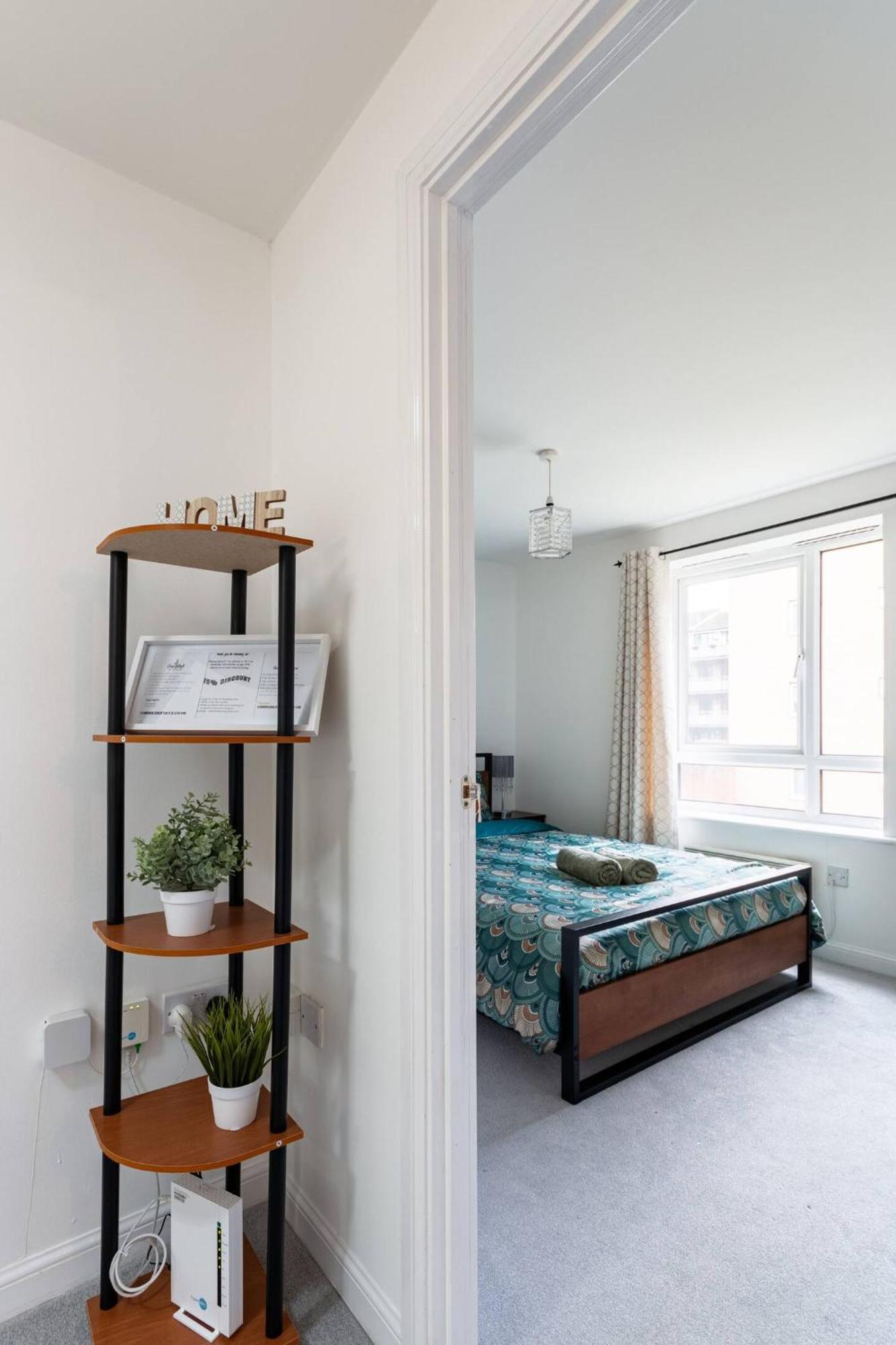 Live The Wembley Buzz! Stylish Flat Near Station & Amenities Apartment London