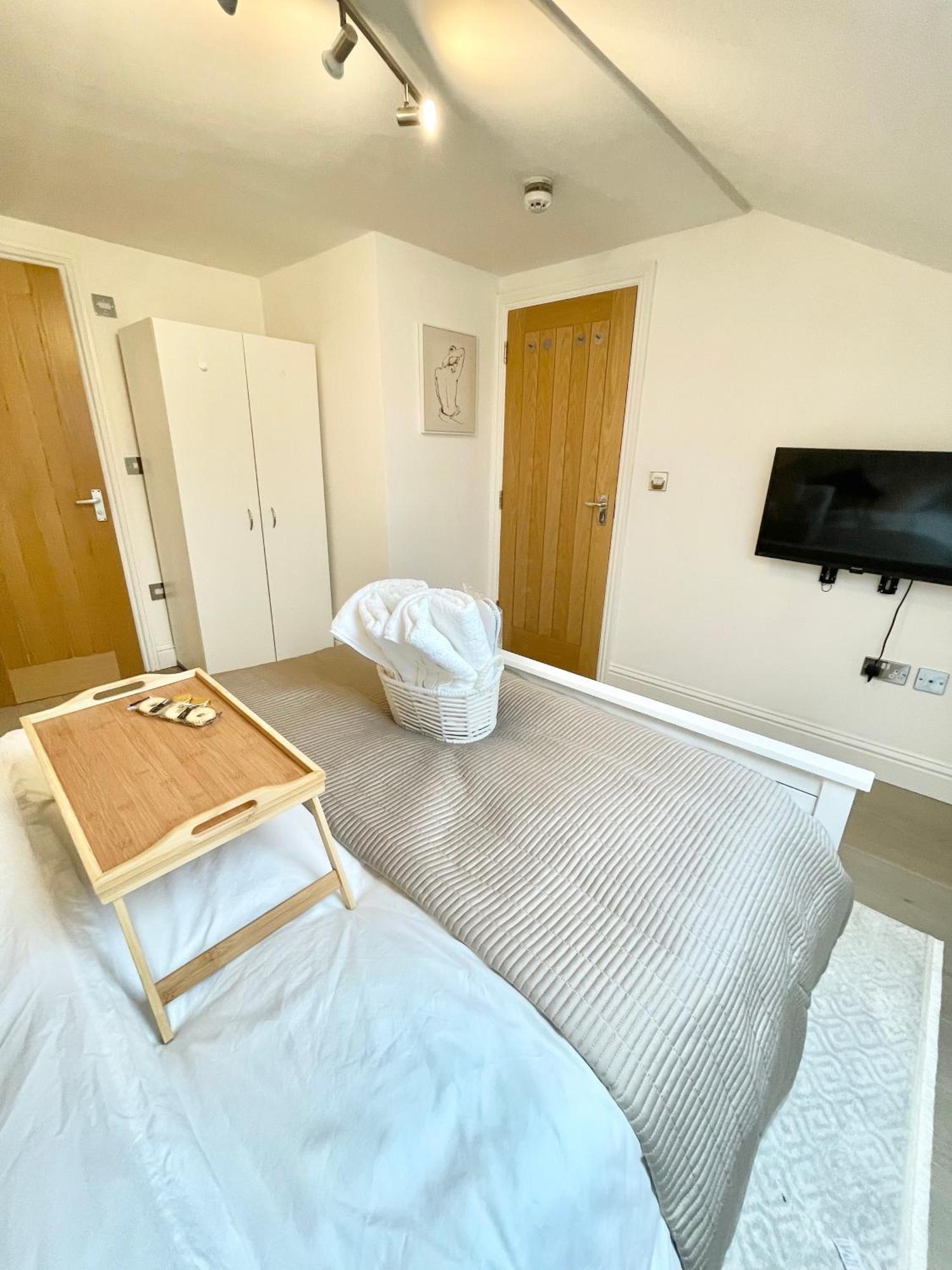 Pensión Luxury En-suite Double Bedroom Stratford E15 Londres