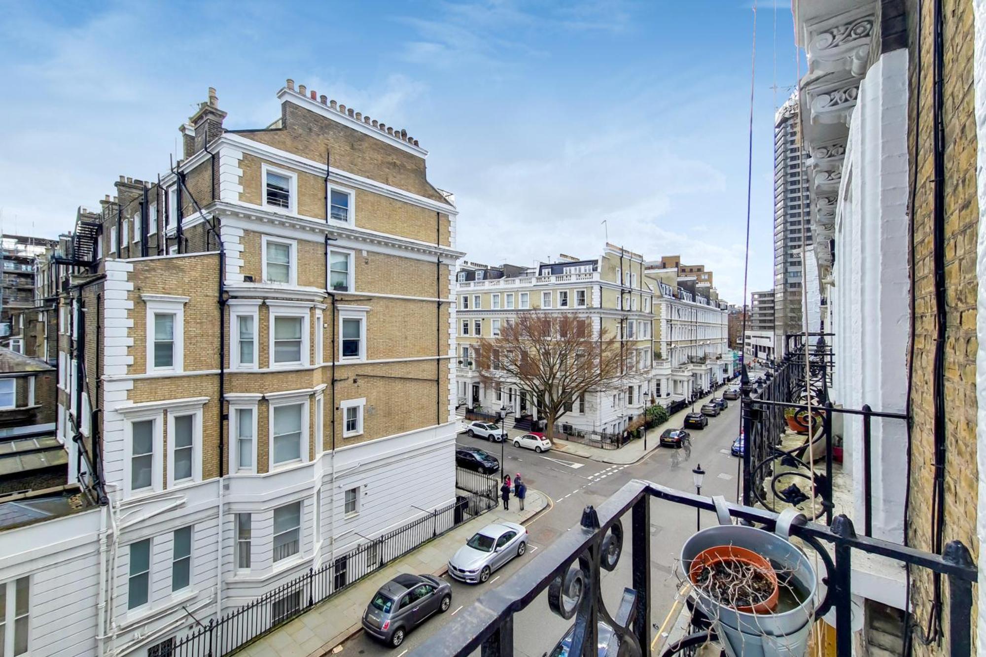 Kensington Apartment *