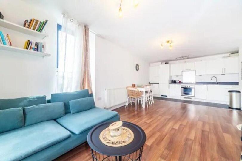 Charming 2 Bed Flat Near Greenwich Apartment