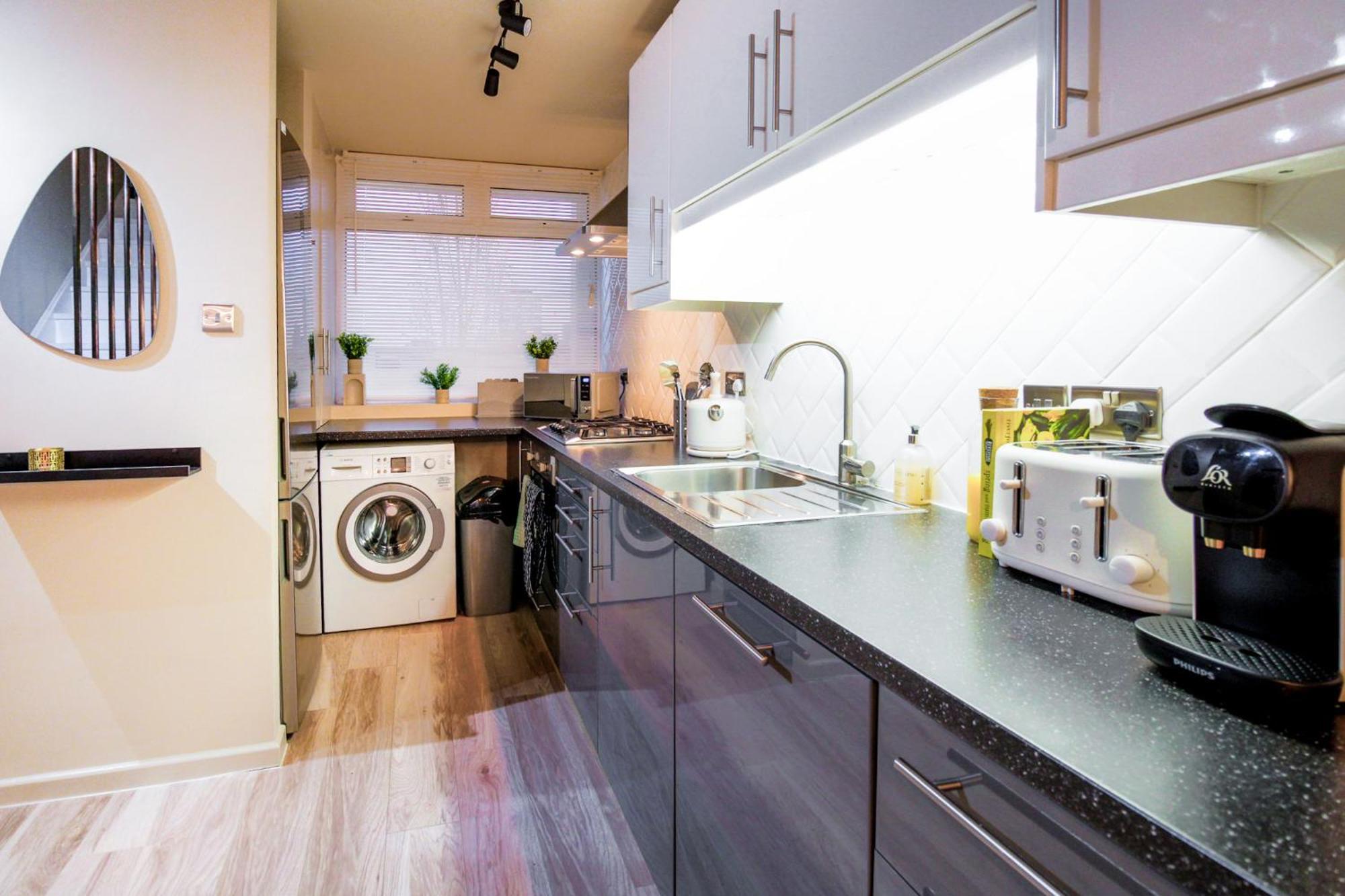 2br Flat King Bed 4 Min To Dlr Easy Access Apartamento