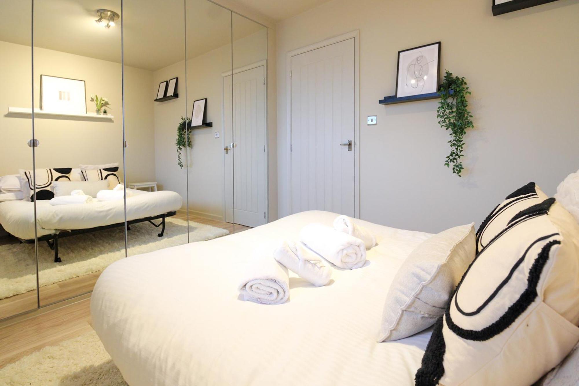 2br Flat King Bed 4 Min To Dlr Easy Access Apartamento