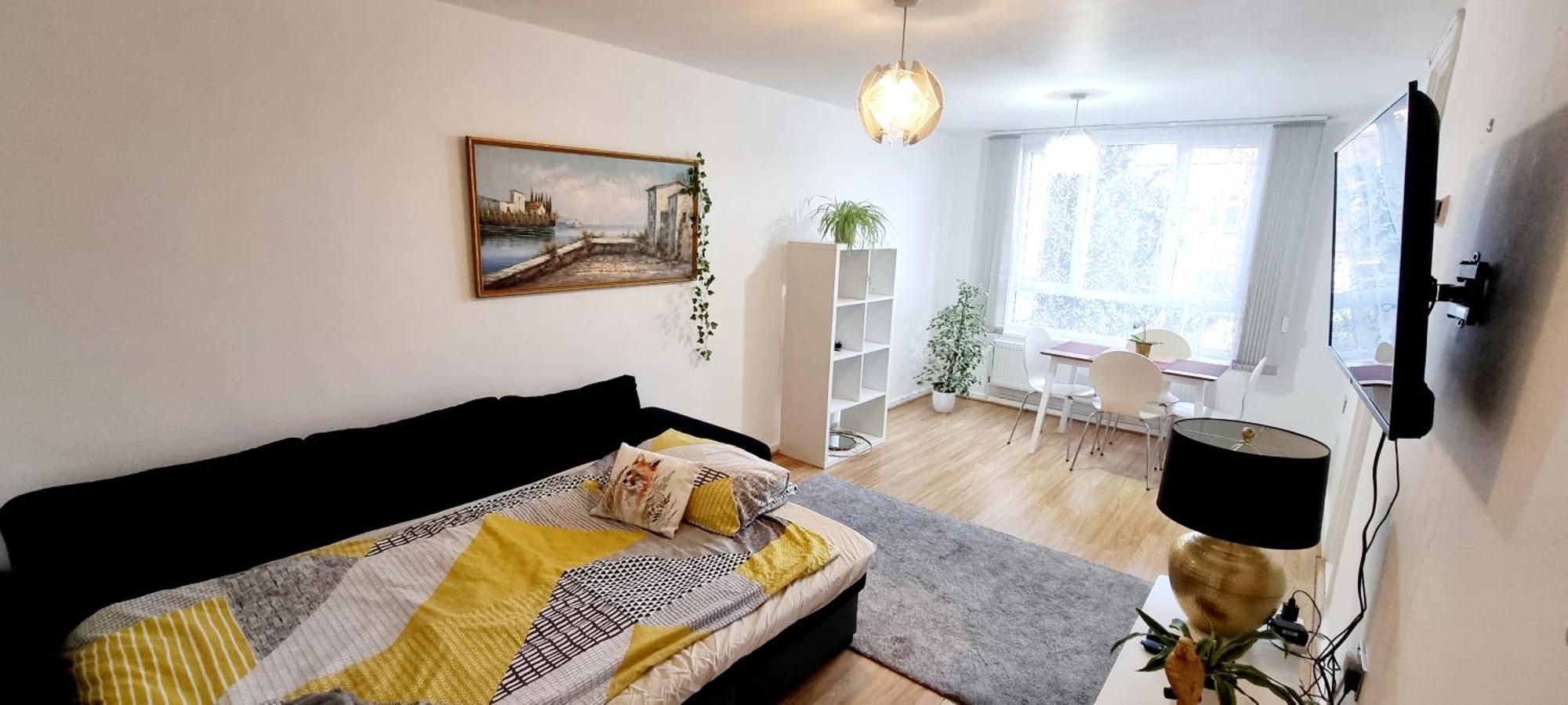 Serviced - Exel & O2 & Canning Town - Away From * Londres