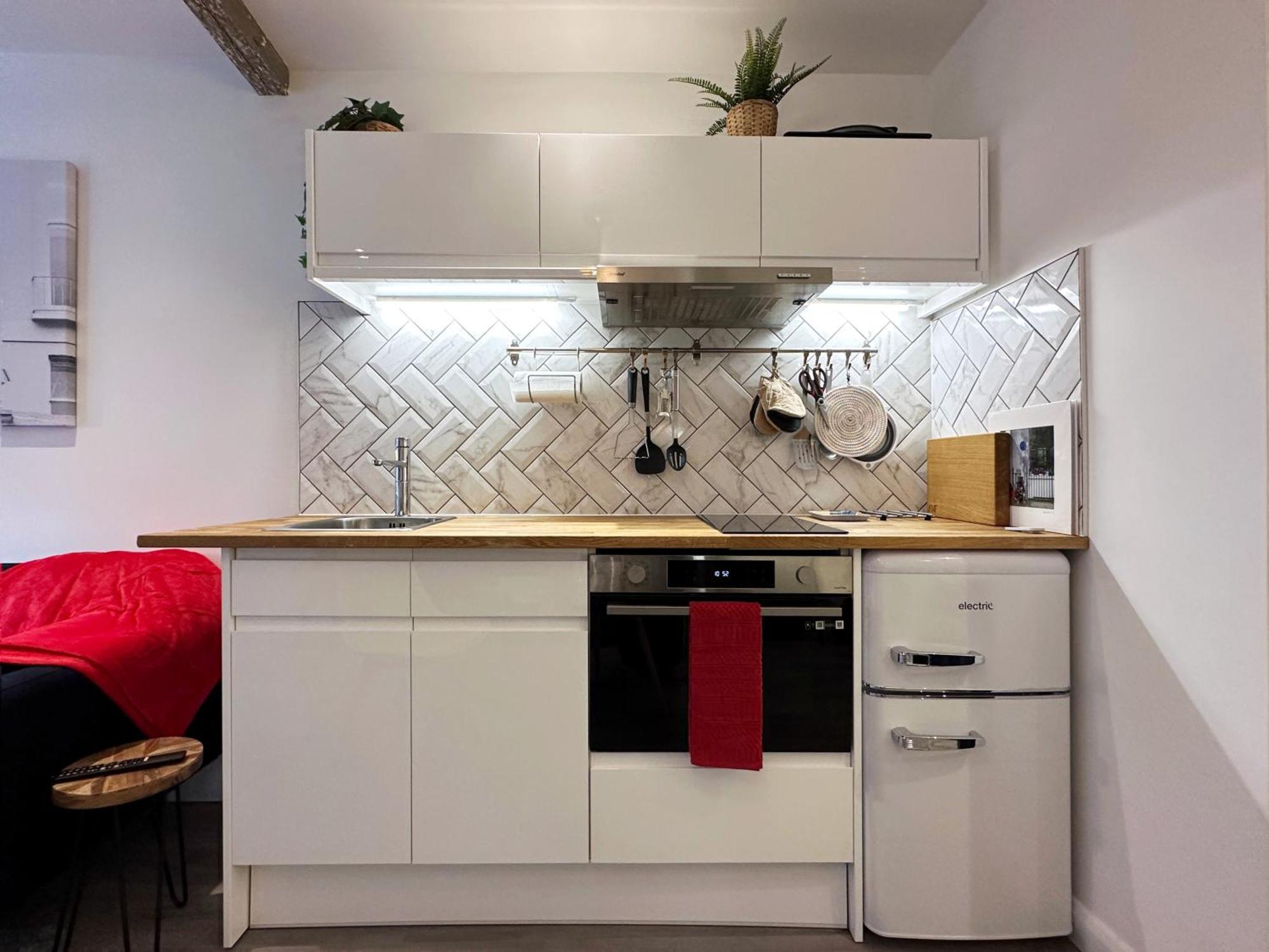 Kensington Hosted By Airoperate Near Notting Hill - 1 Double Bed , 1 Sofa Bed, Ground Floor Via Private Entrance *