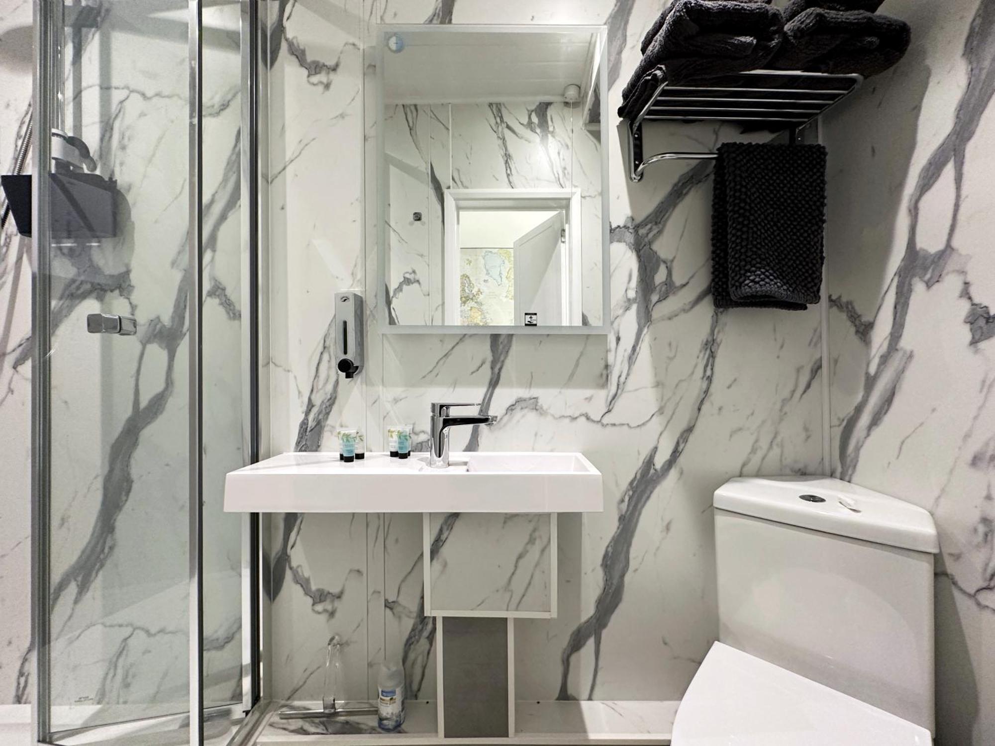 Kensington Hosted By Airoperate Near Notting Hill - 1 Double Bed , 1 Sofa Bed, Ground Floor Via Private Entrance