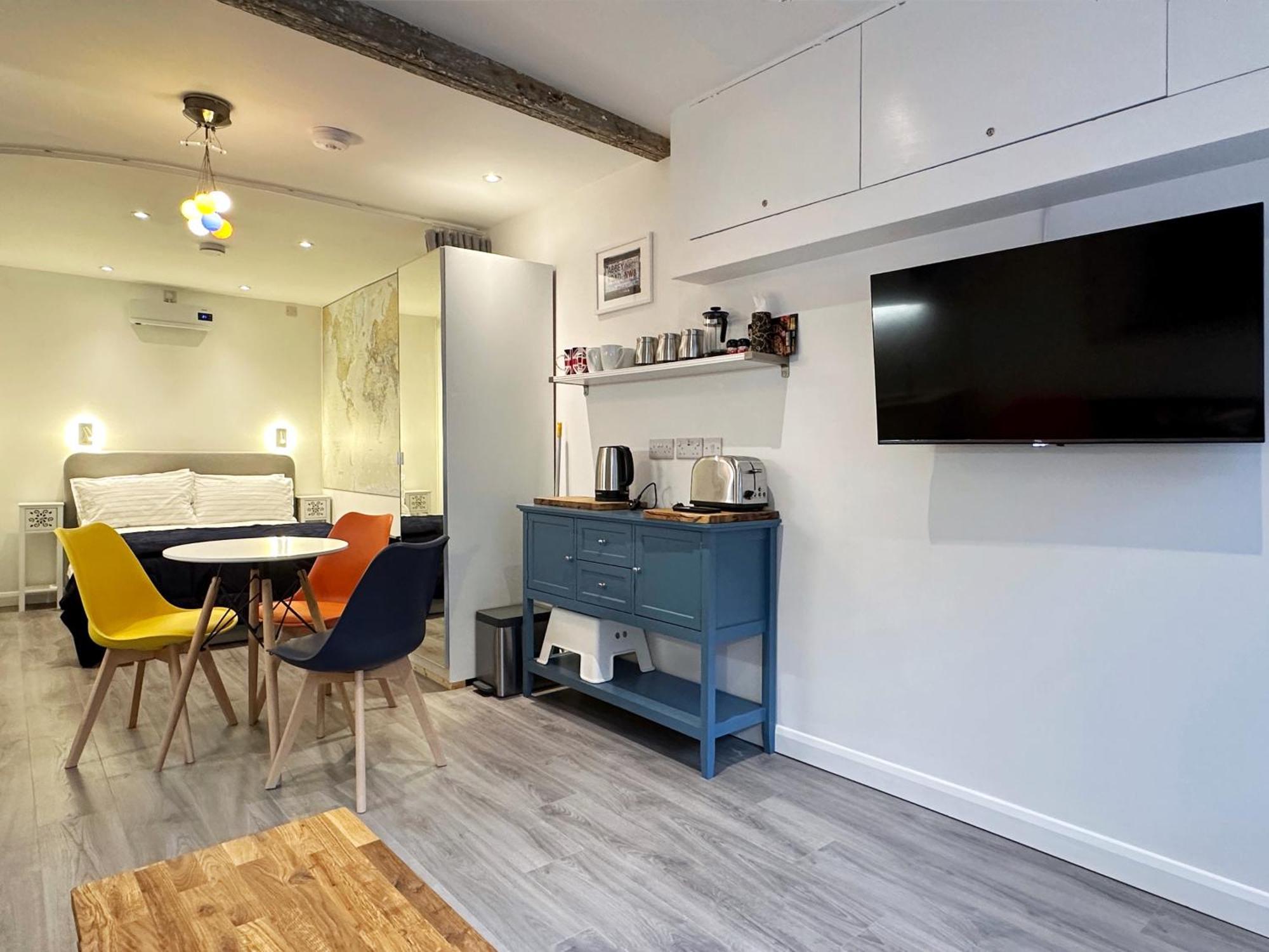 Kensington Hosted By Airoperate Near Notting Hill - 1 Double Bed , 1 Sofa Bed, Ground Floor Via Private Entrance
