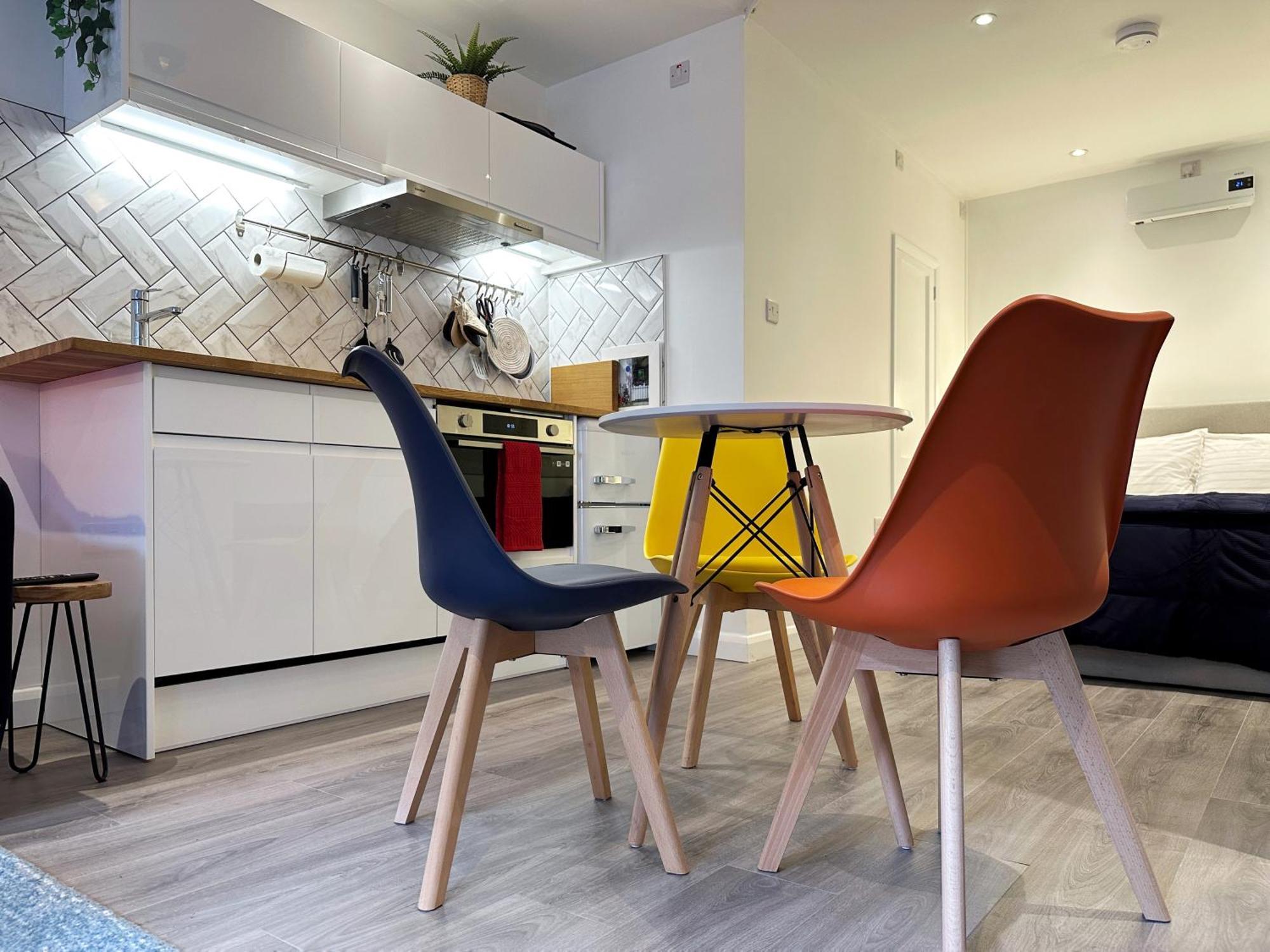 Kensington Hosted By Airoperate Near Notting Hill - 1 Double Bed , 1 Sofa Bed, Ground Floor Via Private Entrance Apartamento Londres