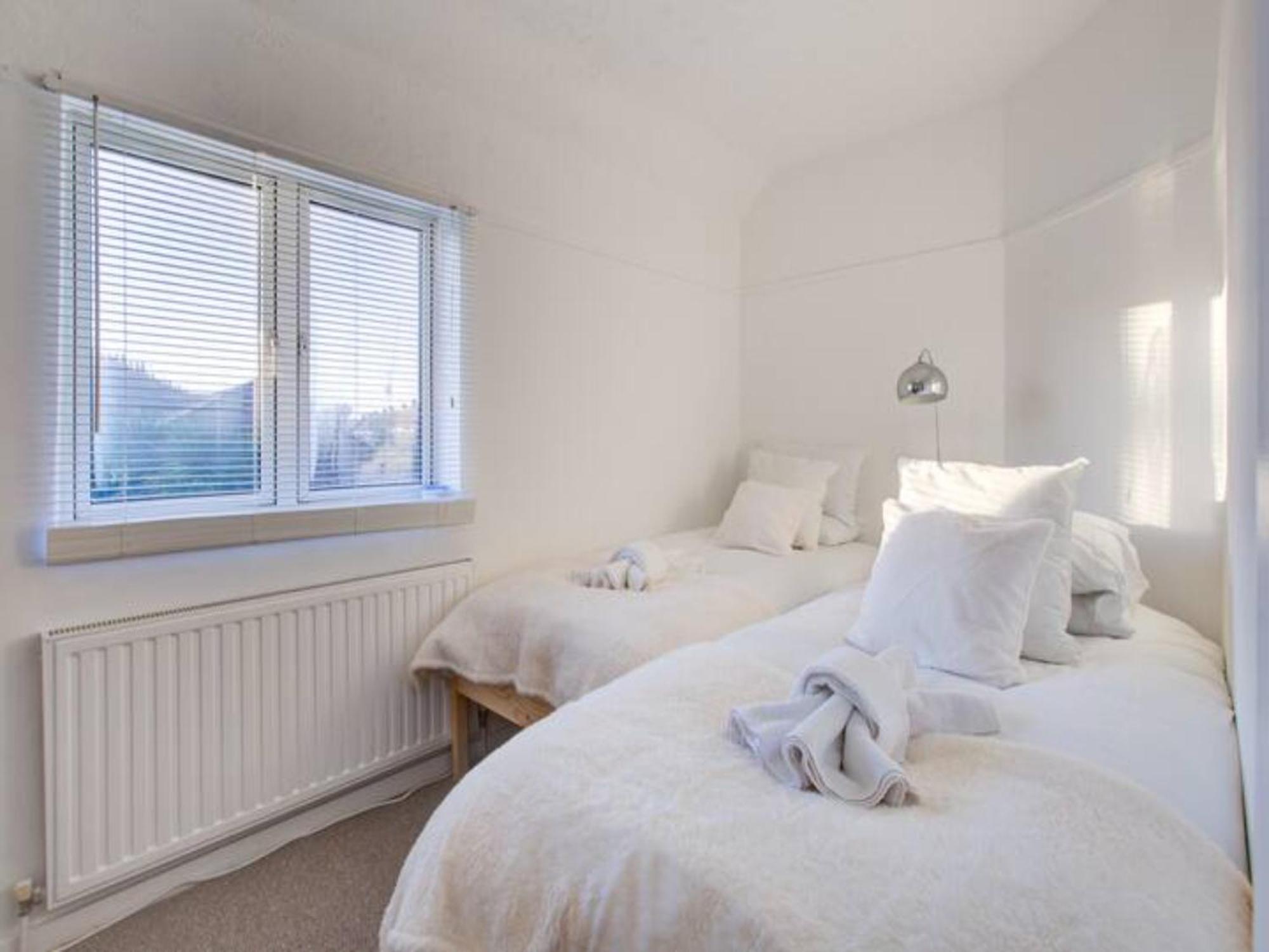 Pass The Keys Charming 2 Bedroom House Good Transport And Parking *