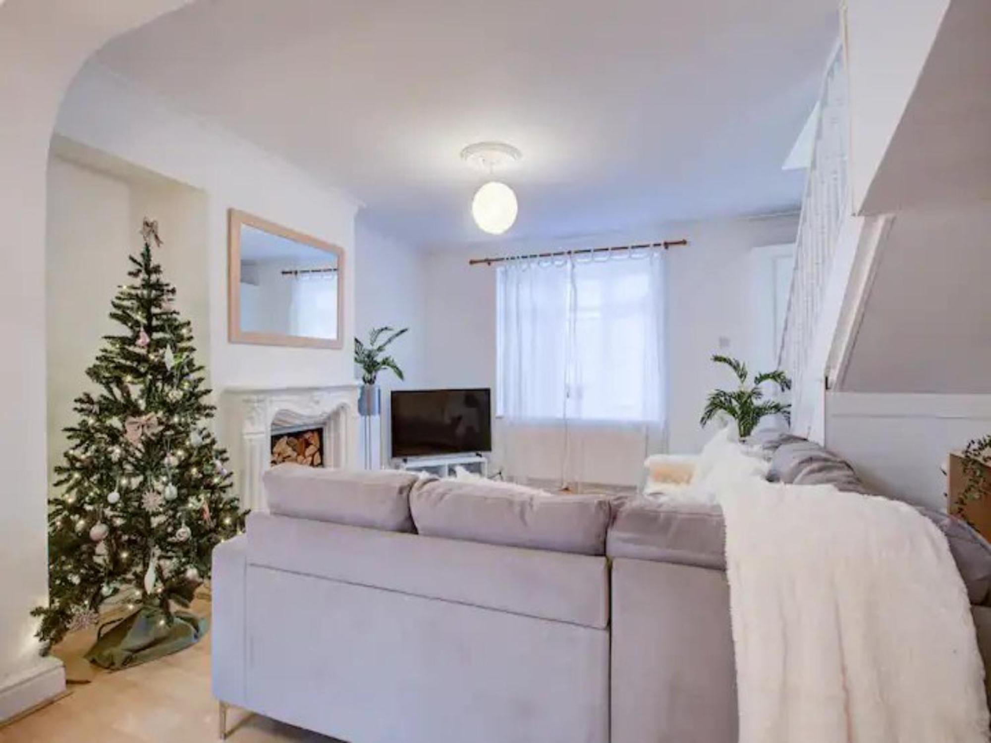 Pass The Keys Charming 2 Bedroom House Good Transport And Parking