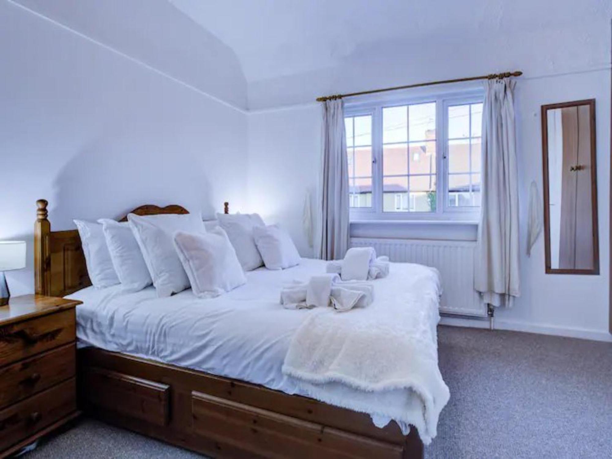 Pass The Keys Charming 2 Bedroom House Good Transport And Parking Hébergement de vacances Londres